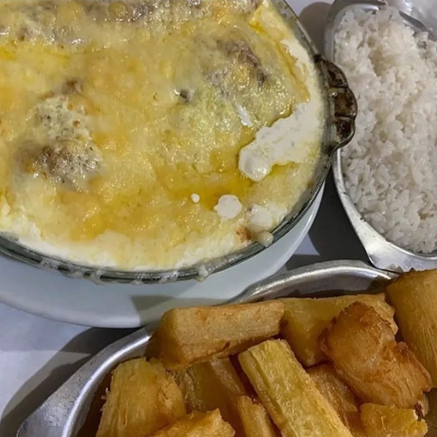 Belo's Bar